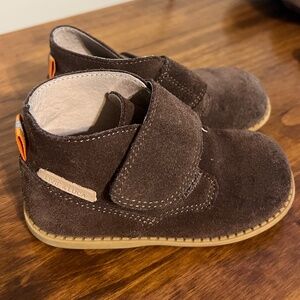 Livie & Luca Mocha Classic Suede Leather Sz 8